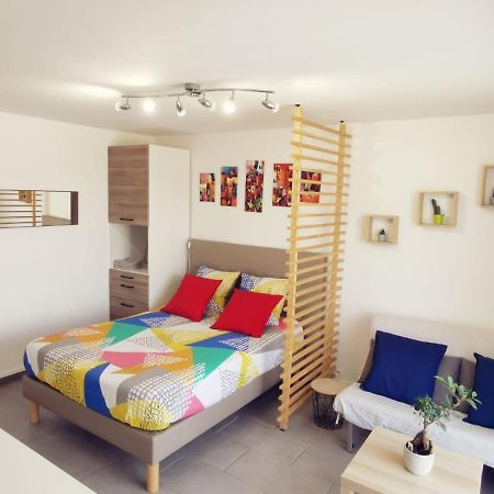 Suite Athena - Melun Gare Rer - Studio Avec Balcon Et Parking Εξωτερικό φωτογραφία