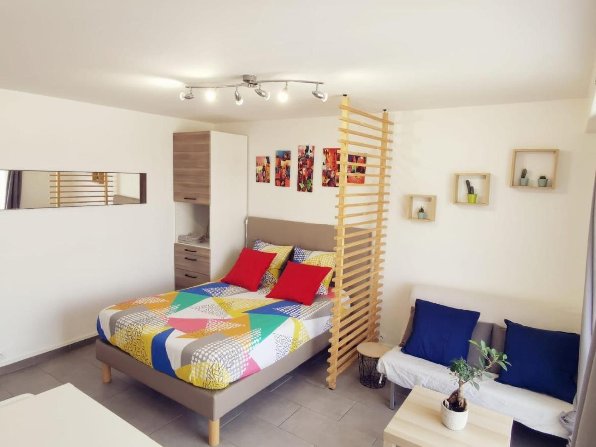 Suite Athena - Melun Gare Rer - Studio Avec Balcon Et Parking Εξωτερικό φωτογραφία